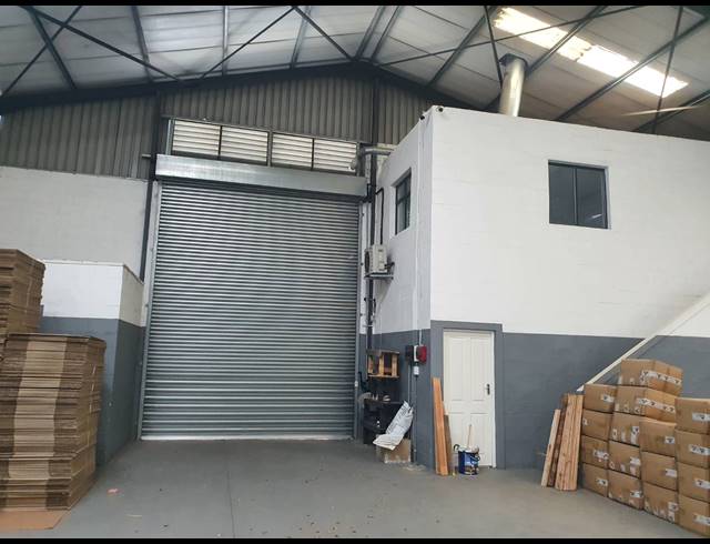 1,320M² FACTORY RENTED IN SAXENBURG PARK 2
